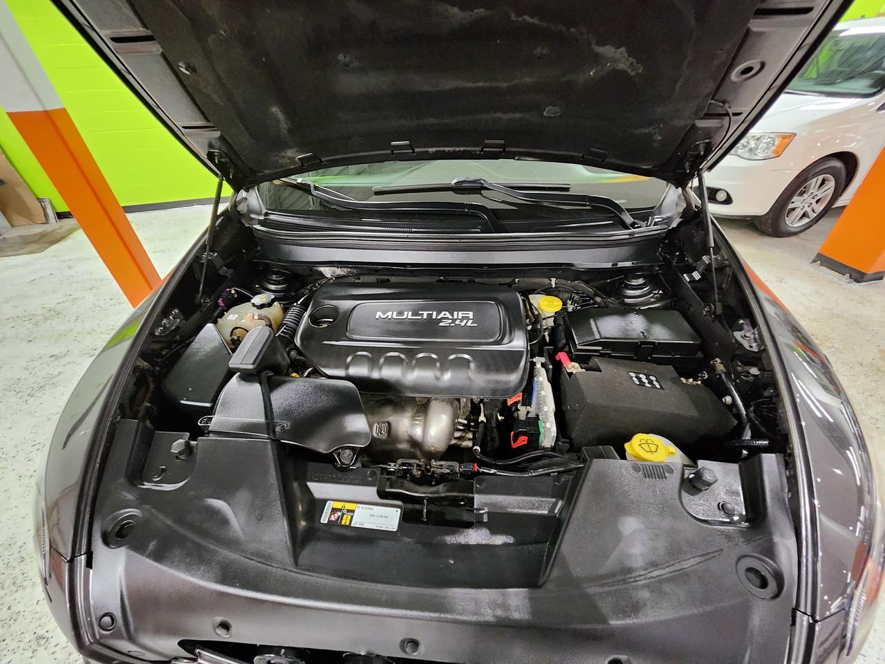 2015 Jeep Cherokee North 4X4 8.4 SCREEN POWER HATCH AUTO START Photo