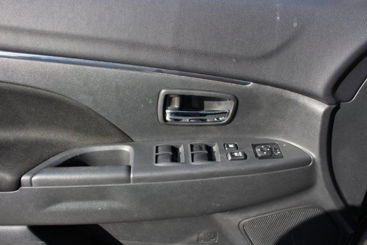 2024 Mitsubishi RVR SE*AWD*Heated Seats*CarPlay*Rear Cam*2.4L Photo