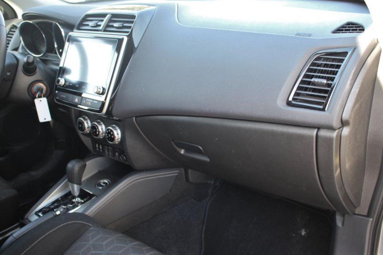 2024 Mitsubishi RVR SE*AWD*Heated Seats*CarPlay*Rear Cam*2.4L Photo