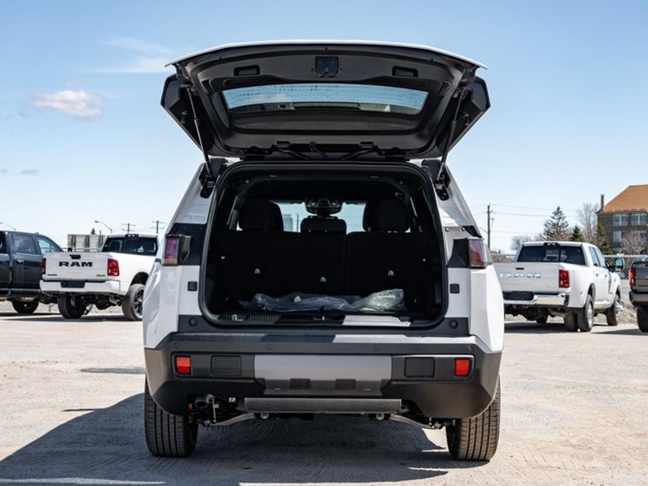 2026 Jeep Cherokee laredo Photo