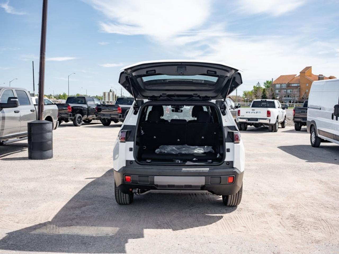 2026 Jeep Cherokee laredo Photo