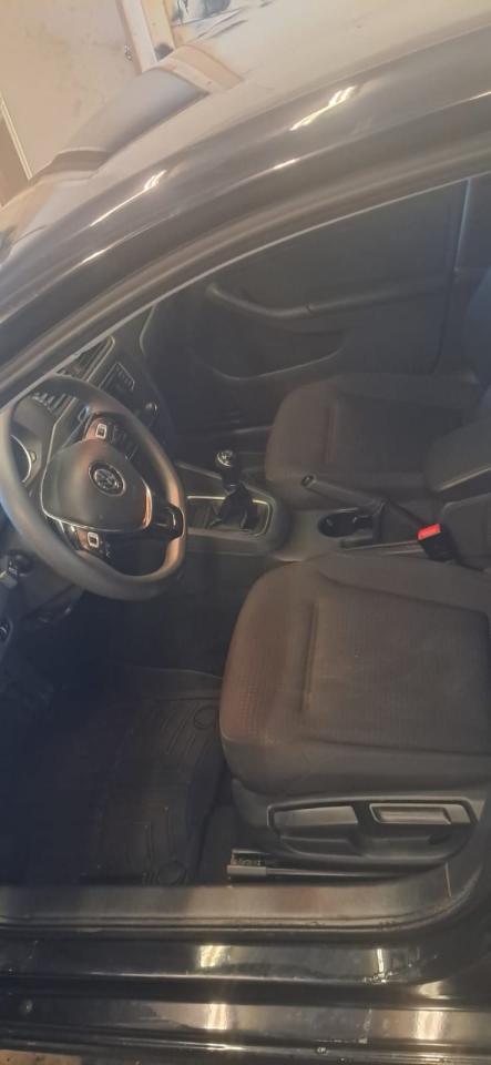 2016 Volkswagen Jetta Trendline+  Manual 5-Speed Photo3