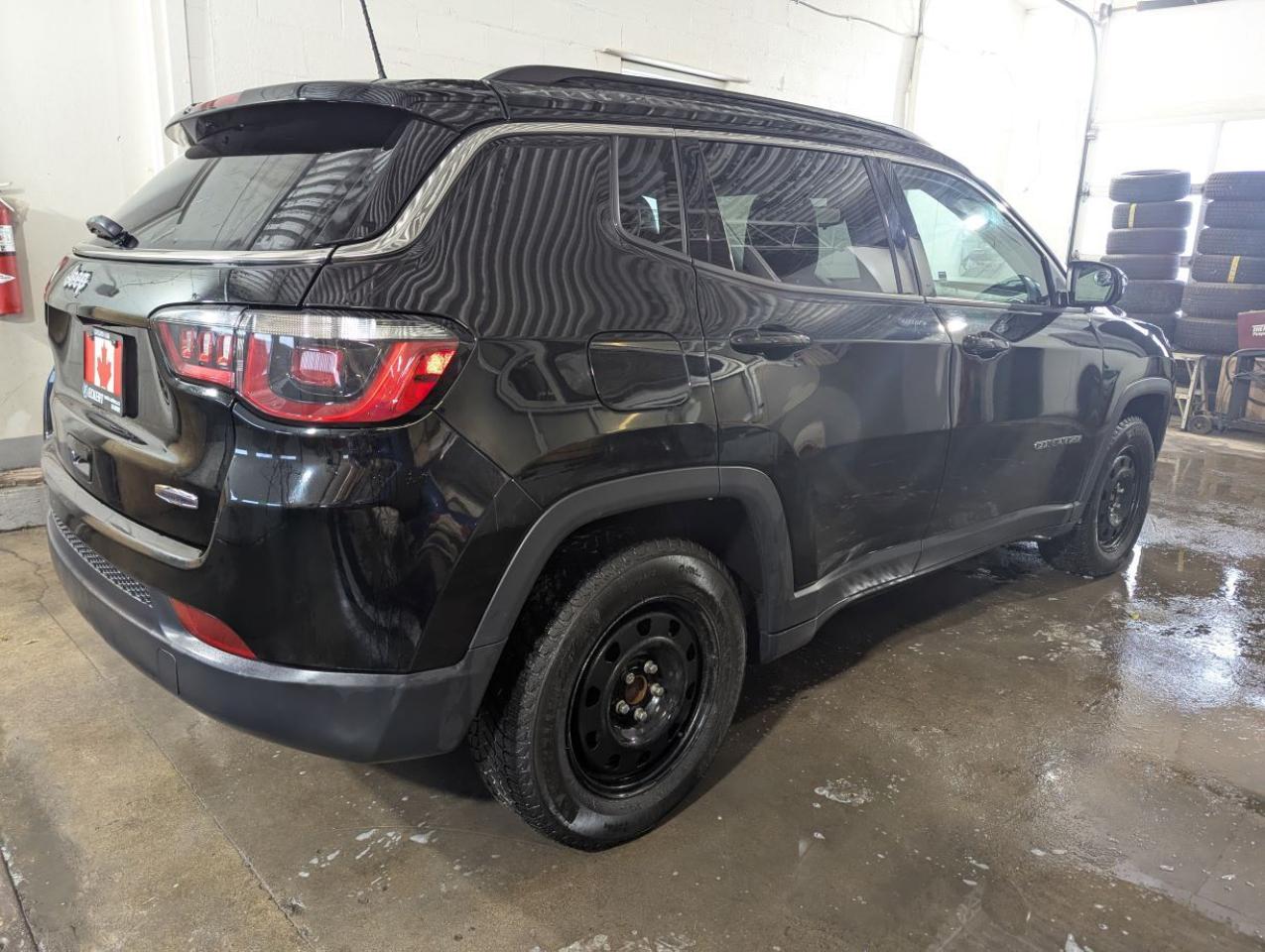 2018 Jeep Compass North WITH HEATED STEERING WHEEL!! Photo
