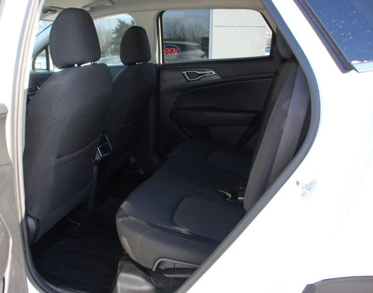 2024 Kia Sportage LX*4x4*Heated Seats*CarPlay*Rear Cam*2.4L-4cyl Photo