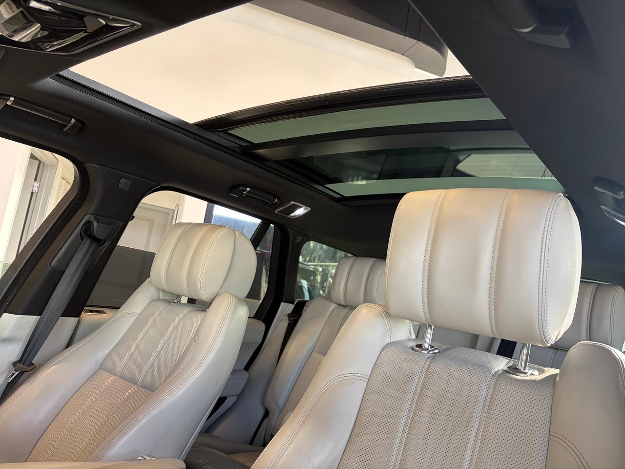 2016 Land Rover Range Rover SC Photo