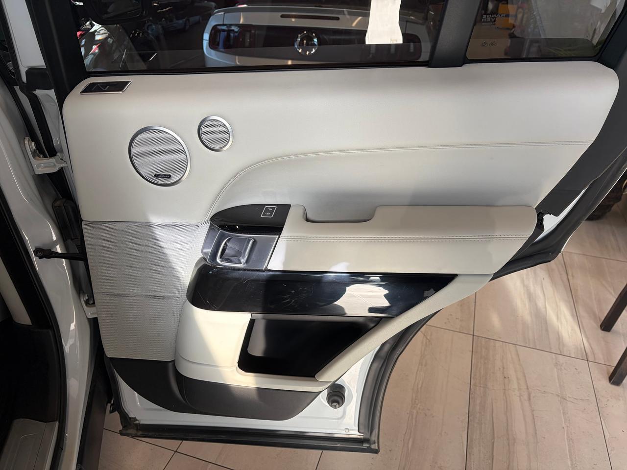 2016 Land Rover Range Rover SC Photo