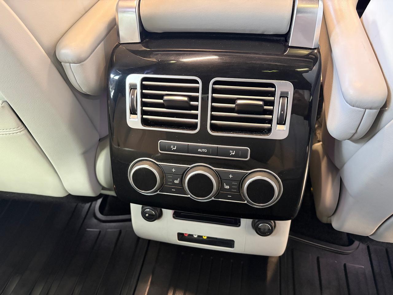 2016 Land Rover Range Rover SC Photo
