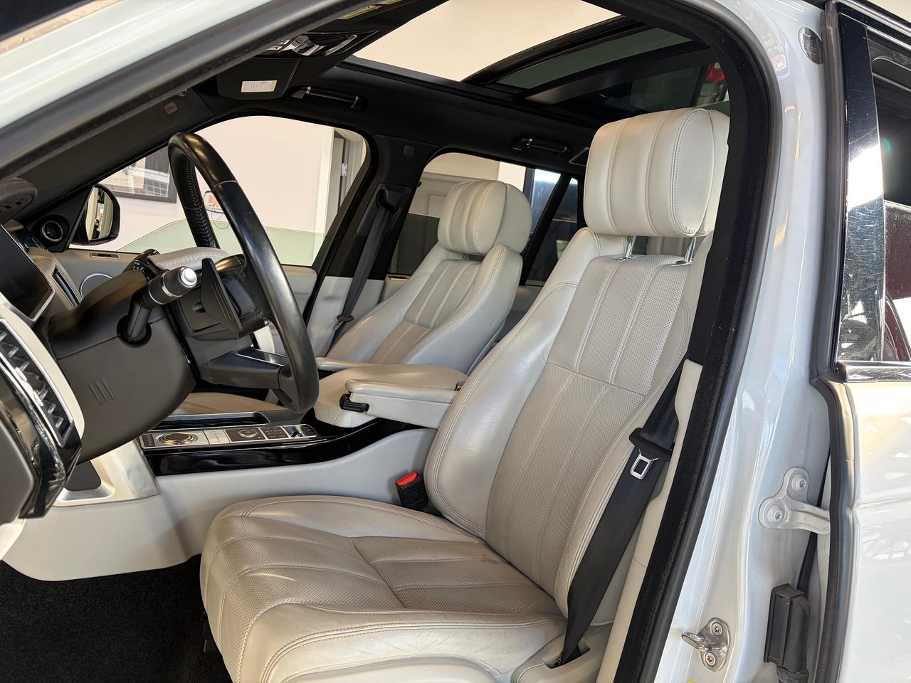 2016 Land Rover Range Rover SC Photo