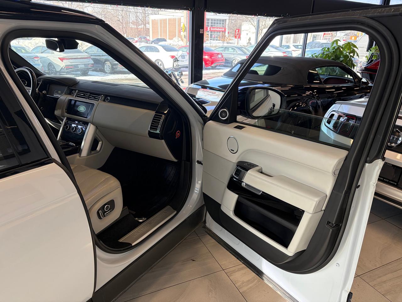 2016 Land Rover Range Rover SC Photo