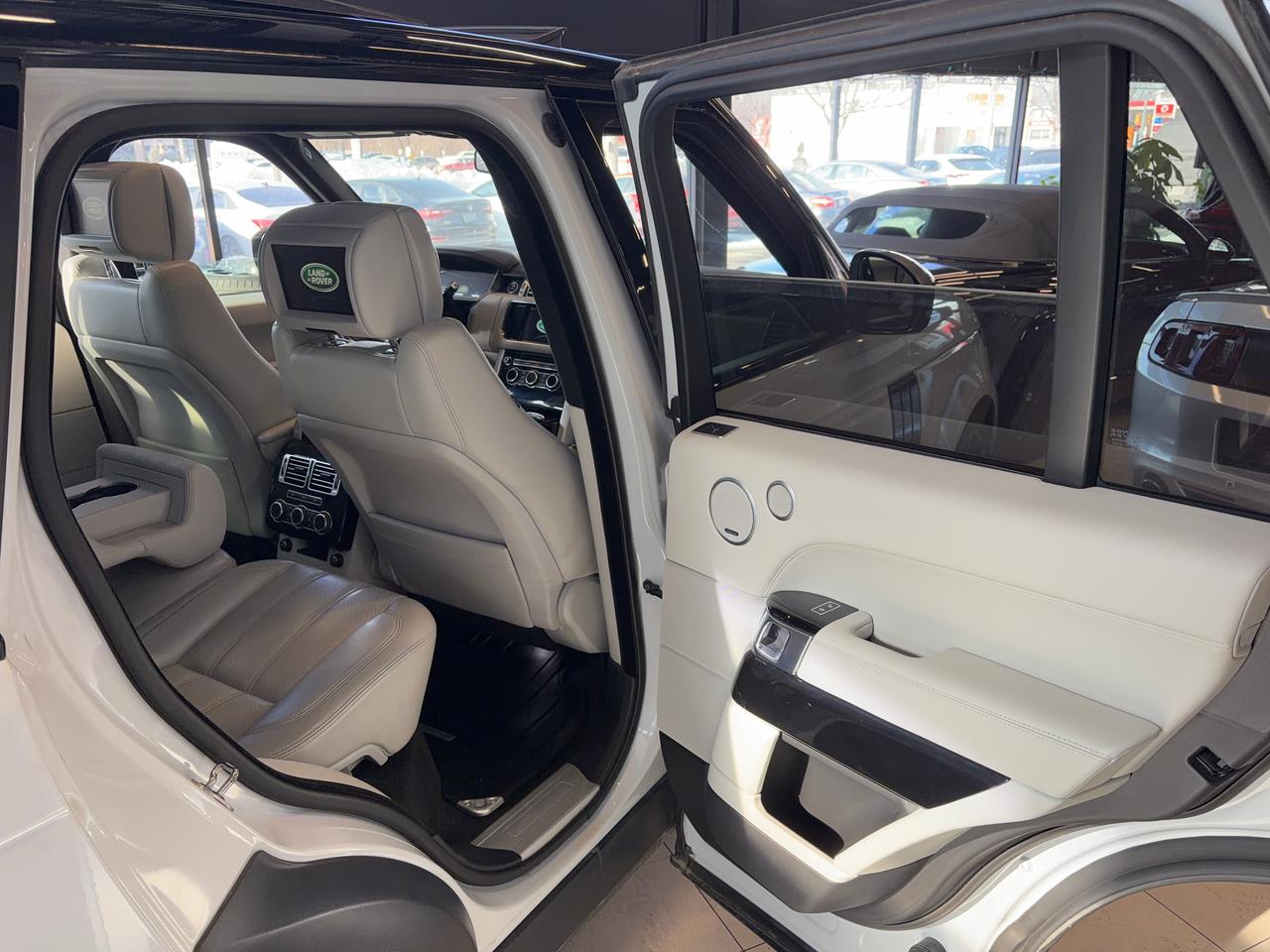 2016 Land Rover Range Rover SC Photo