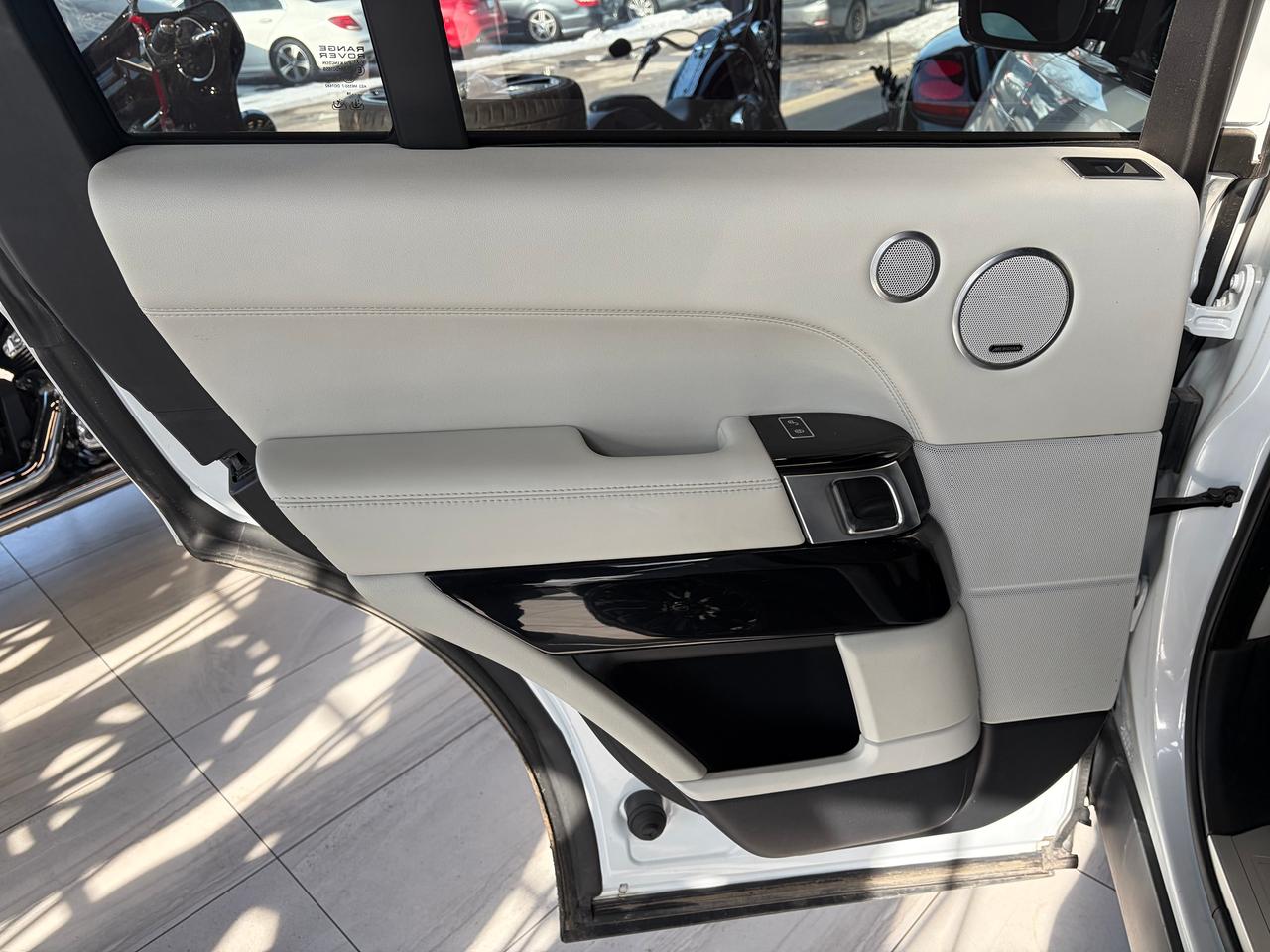 2016 Land Rover Range Rover SC Photo
