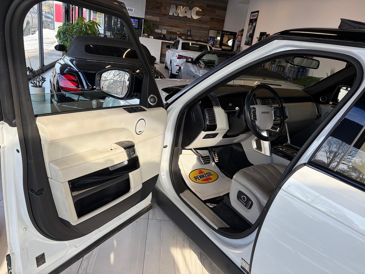 2016 Land Rover Range Rover SC Photo