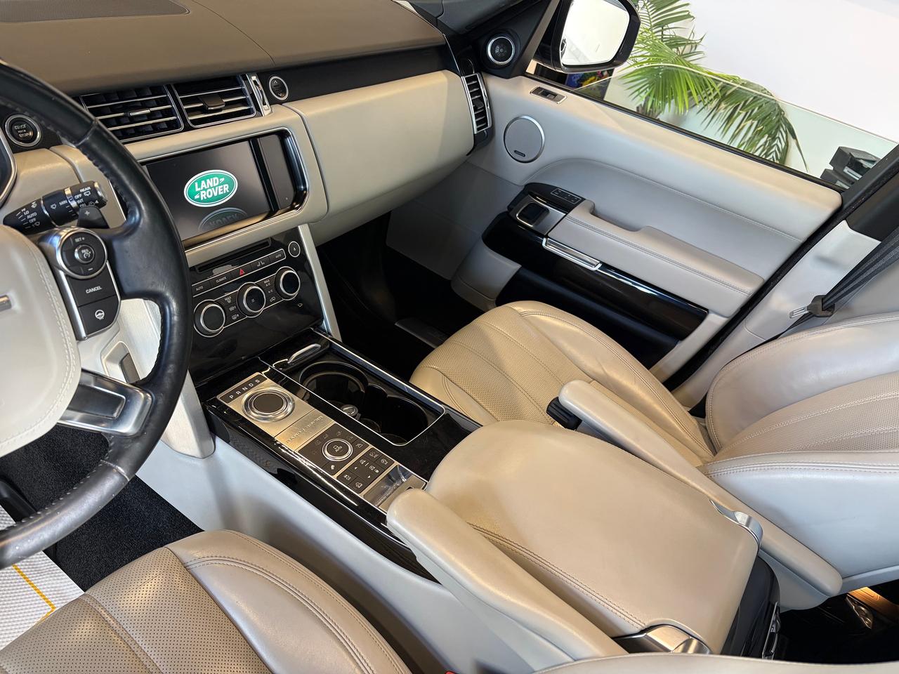 2016 Land Rover Range Rover SC Photo