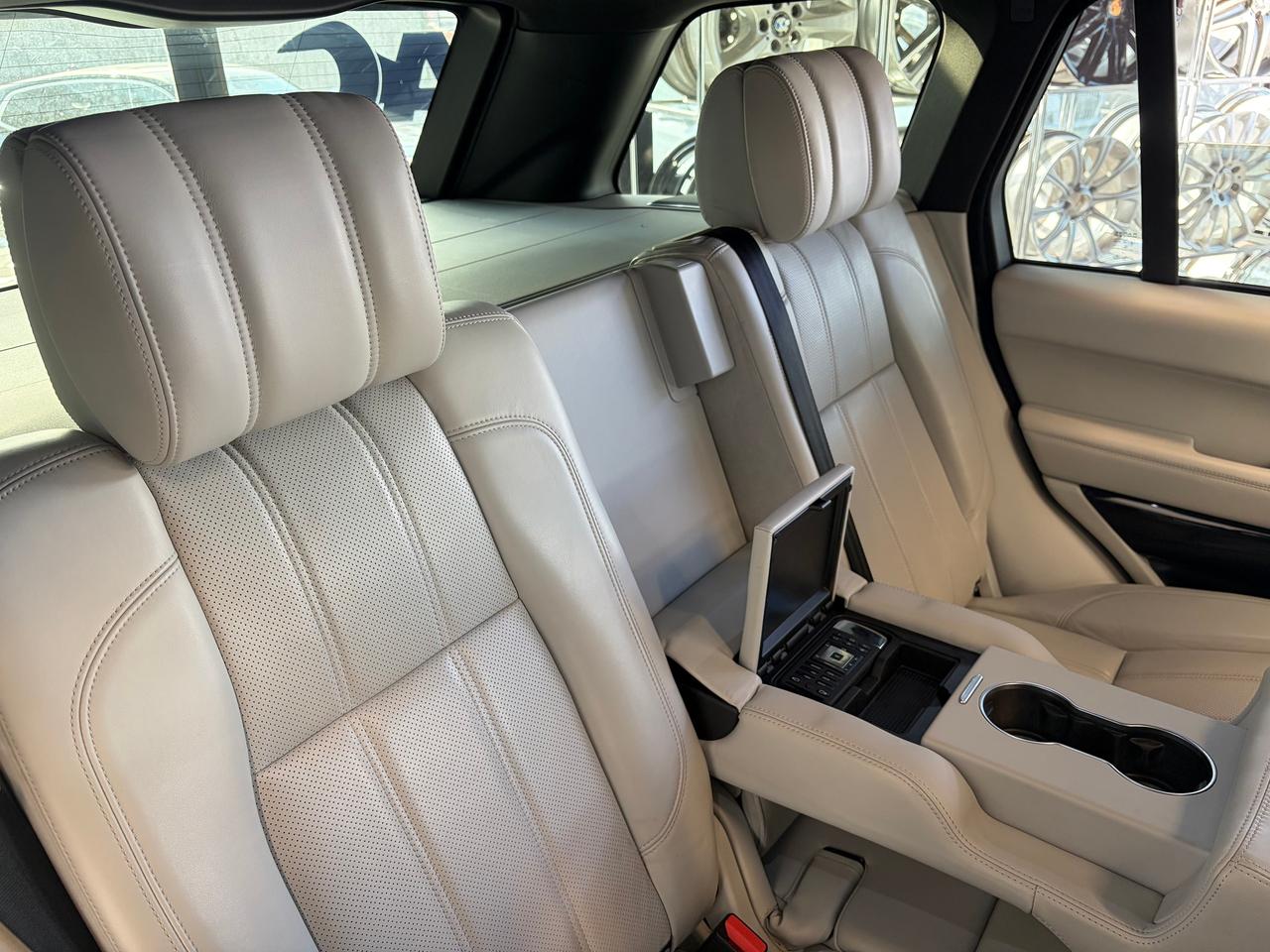 2016 Land Rover Range Rover SC Photo