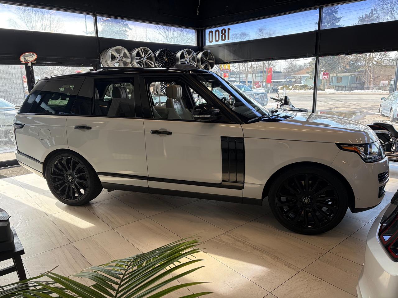 2016 Land Rover Range Rover SC Photo