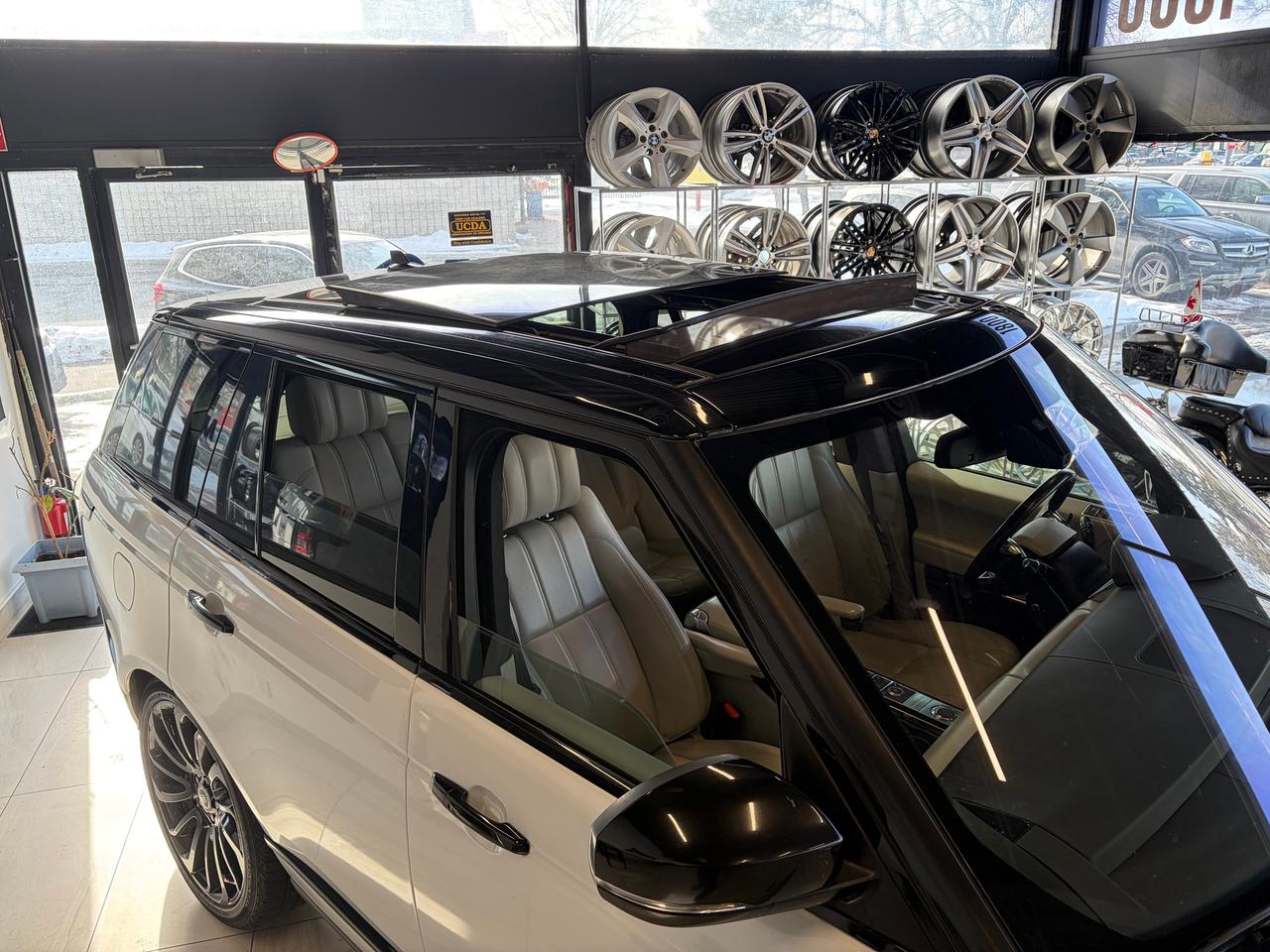 2016 Land Rover Range Rover SC Photo