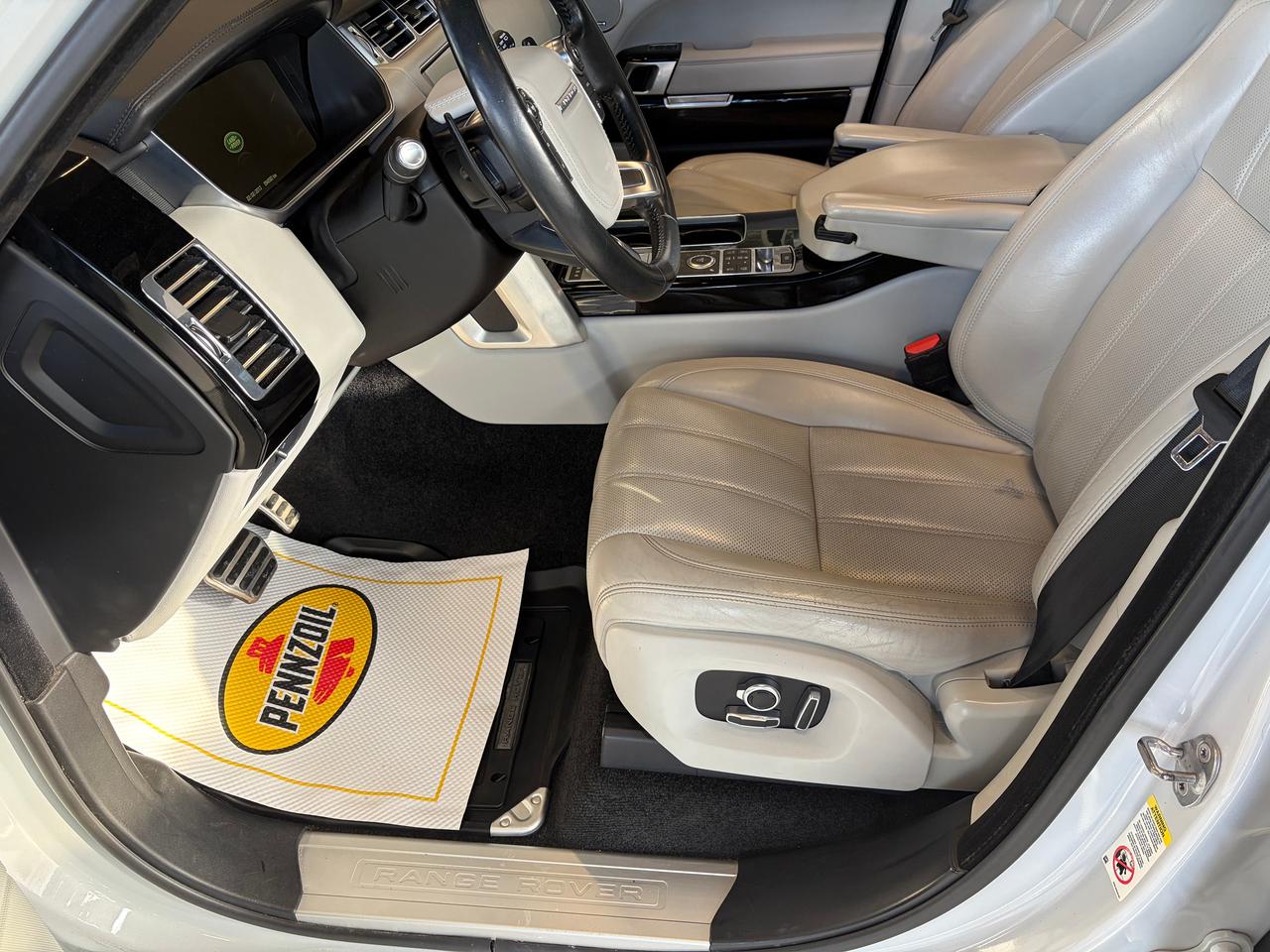 2016 Land Rover Range Rover SC Photo