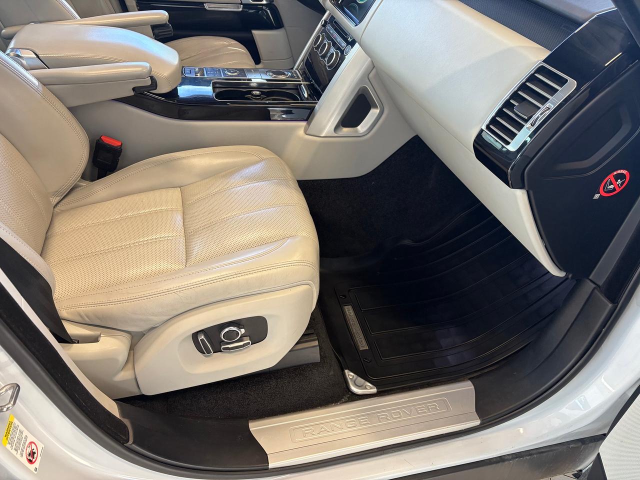 2016 Land Rover Range Rover SC Photo