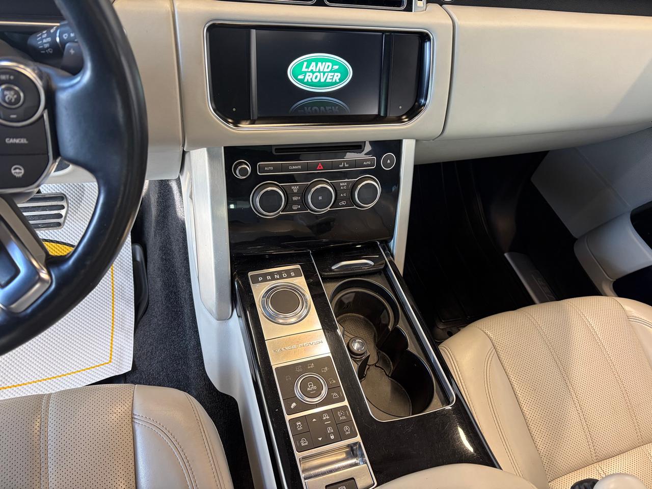 2016 Land Rover Range Rover SC Photo