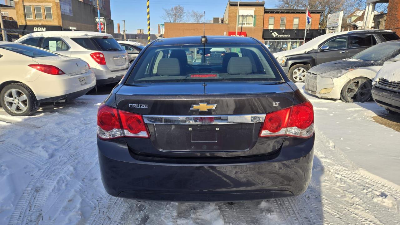 2016 Chevrolet Cruze LT Photo4