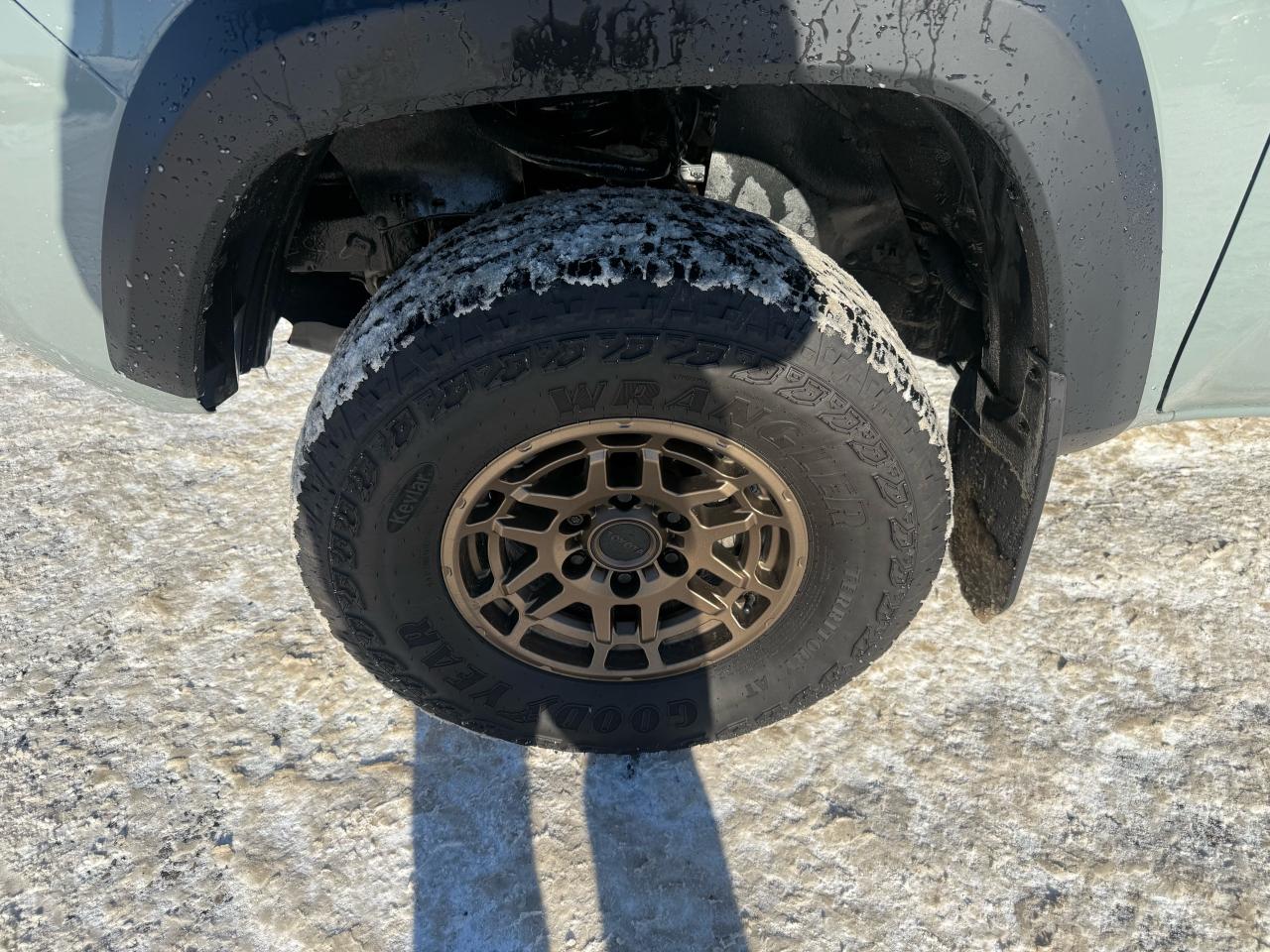 2023 Toyota Tacoma TRAIL EDITION, 4X4, ONLY 23,000KMS, CERTIFIED Photo