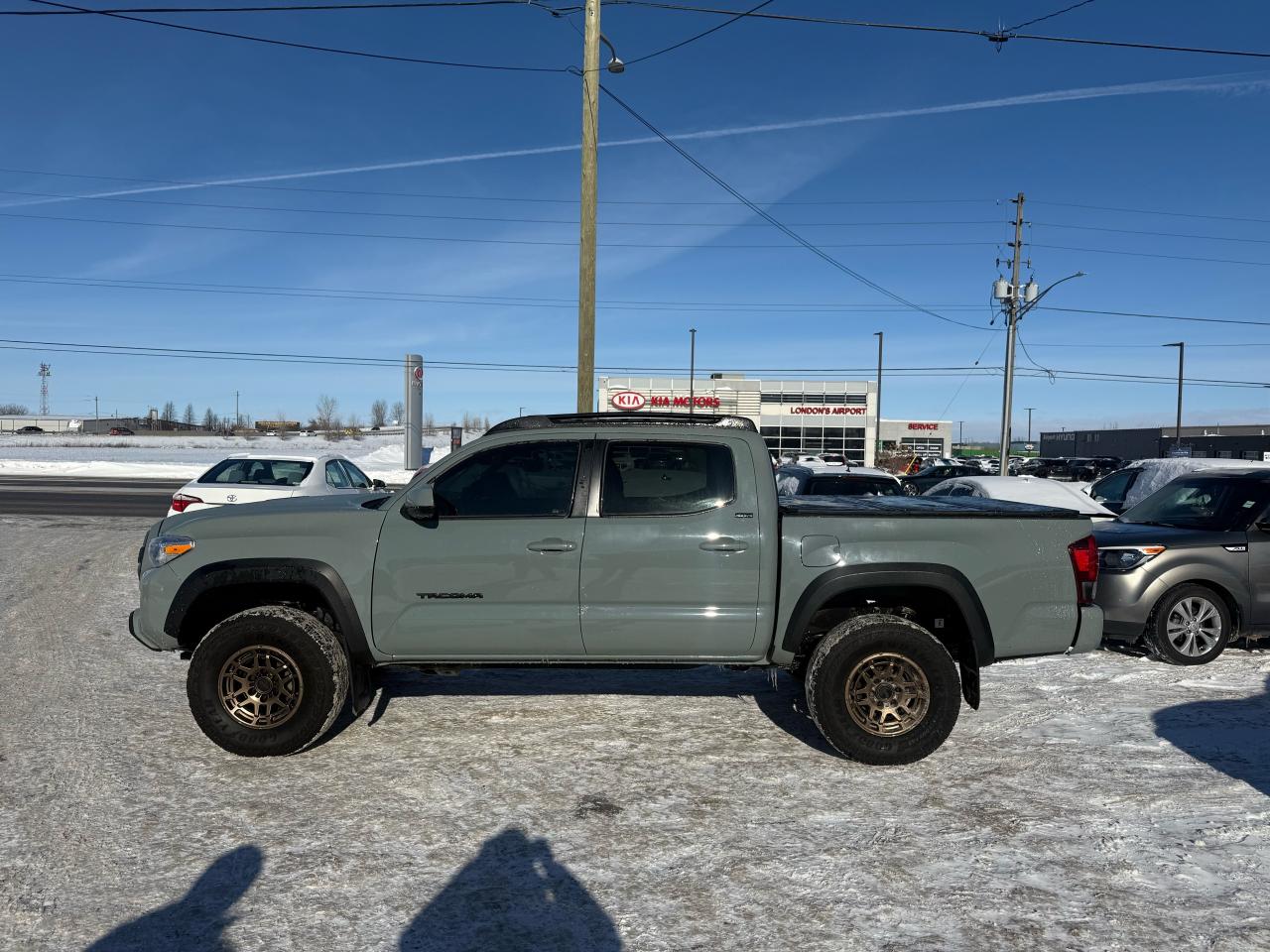 2023 Toyota Tacoma TRAIL EDITION, 4X4, ONLY 23,000KMS, CERTIFIED Photo