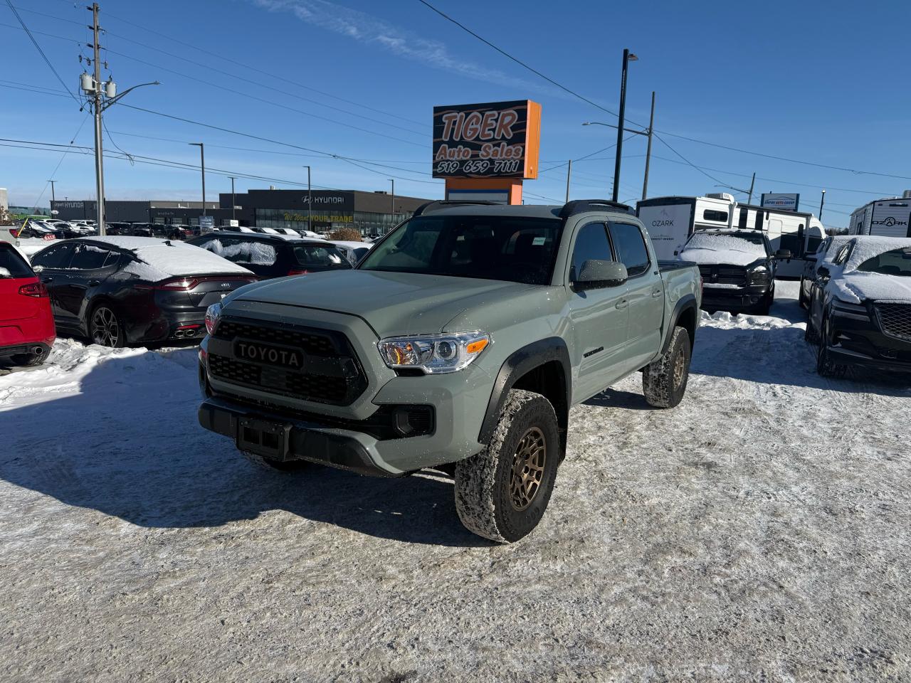 2023 Toyota Tacoma TRAIL EDITION, 4X4, ONLY 23,000KMS, CERTIFIED - Photo #1