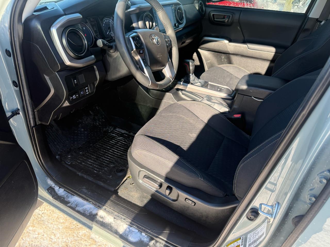 2023 Toyota Tacoma TRAIL EDITION, 4X4, ONLY 23,000KMS, CERTIFIED Photo