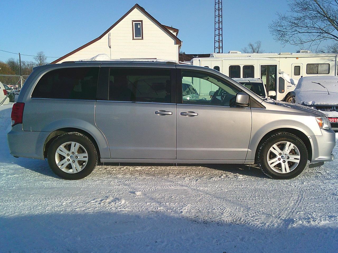 2018 Dodge Grand Caravan Crew Plus Stow N Go Photo4