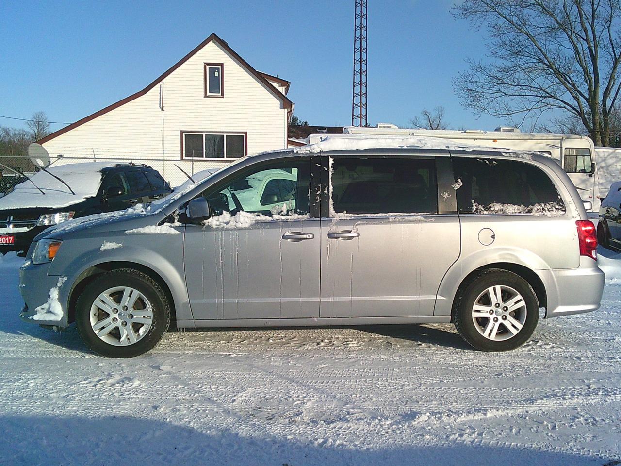 2018 Dodge Grand Caravan Crew Plus Stow N Go Photo3