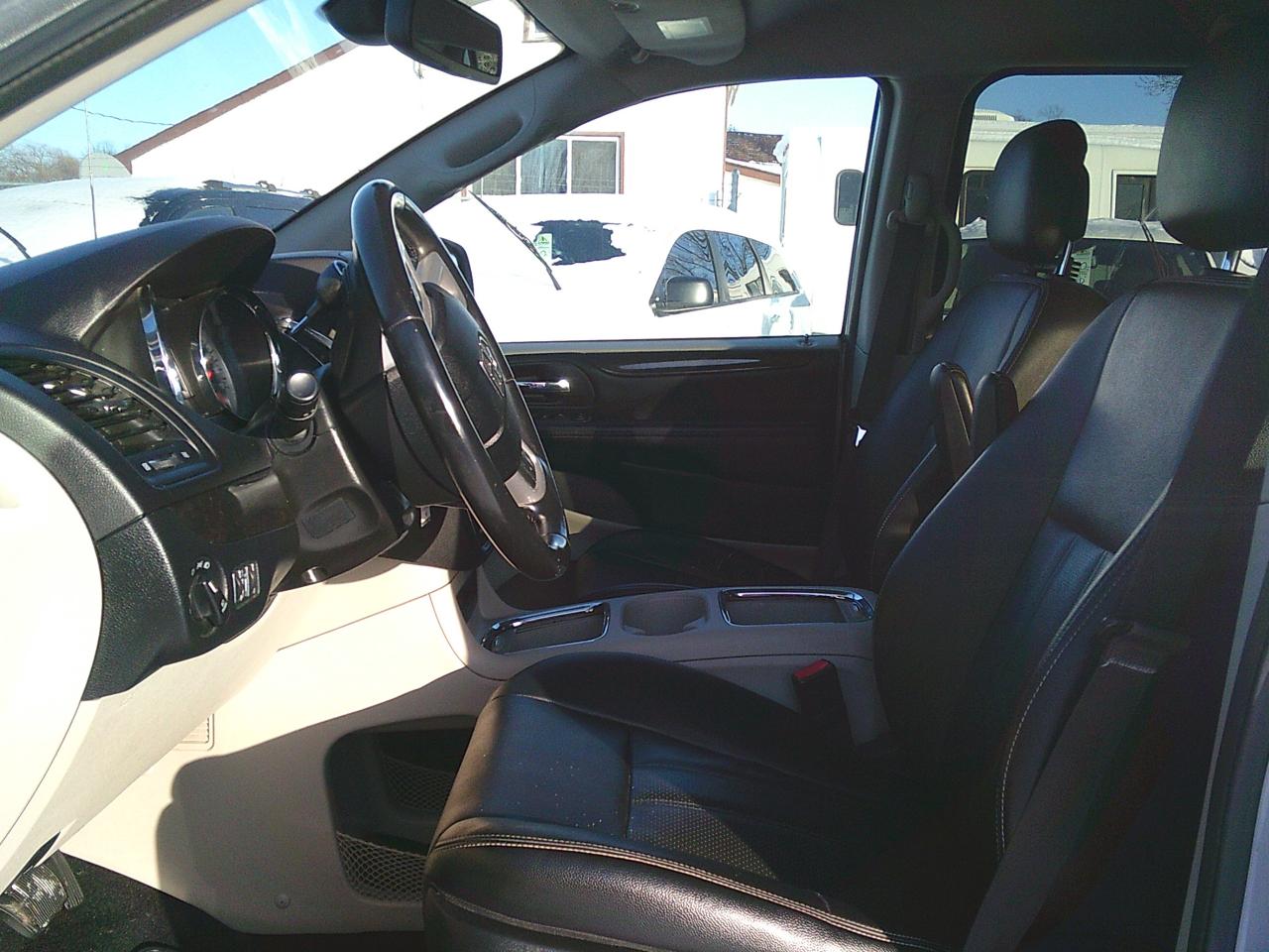 2018 Dodge Grand Caravan Crew Plus Stow N Go Photo