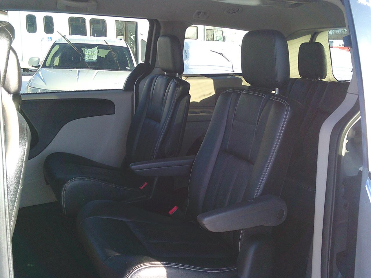 2018 Dodge Grand Caravan Crew Plus Stow N Go Photo