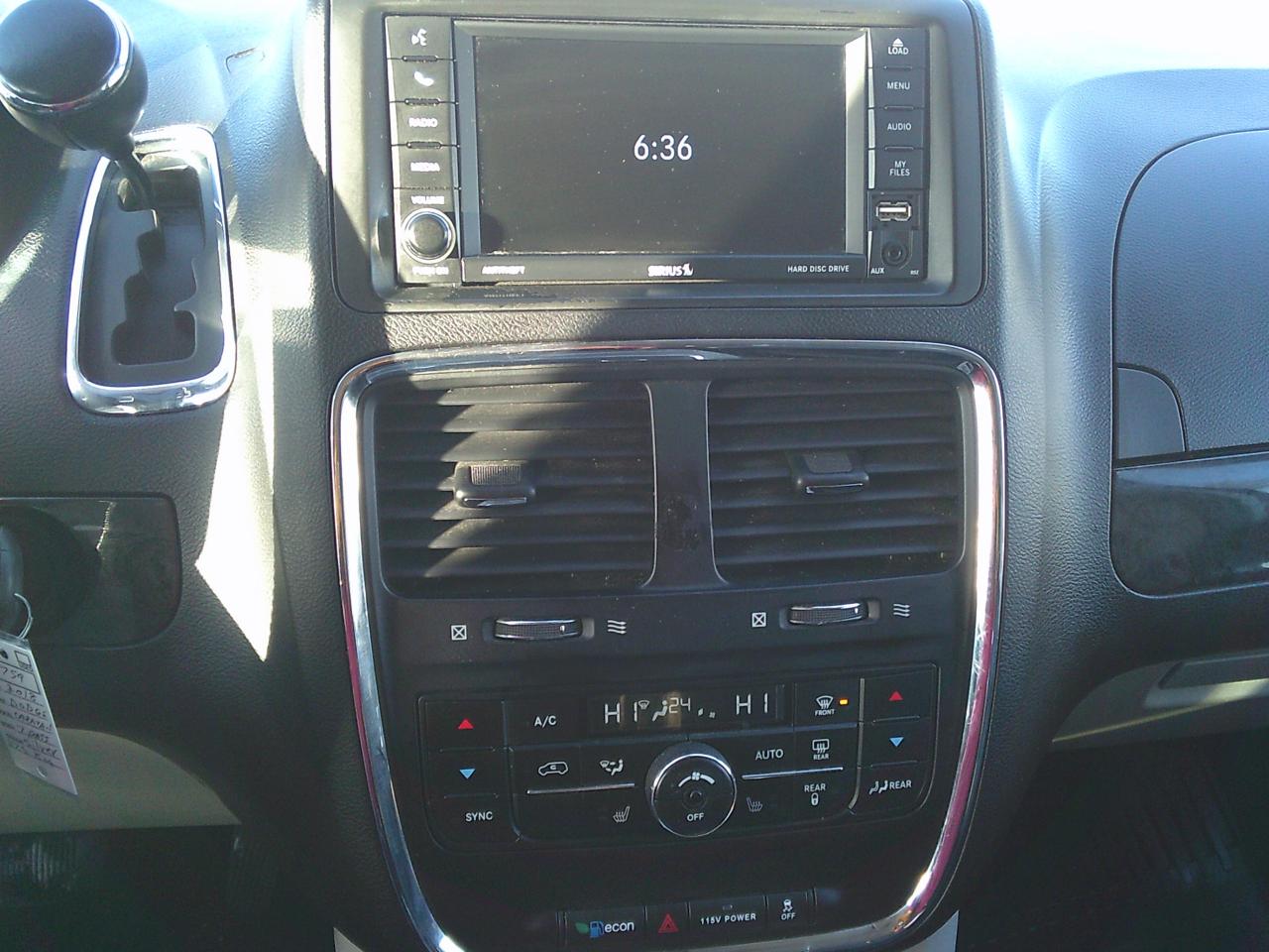 2018 Dodge Grand Caravan Crew Plus Stow N Go Photo