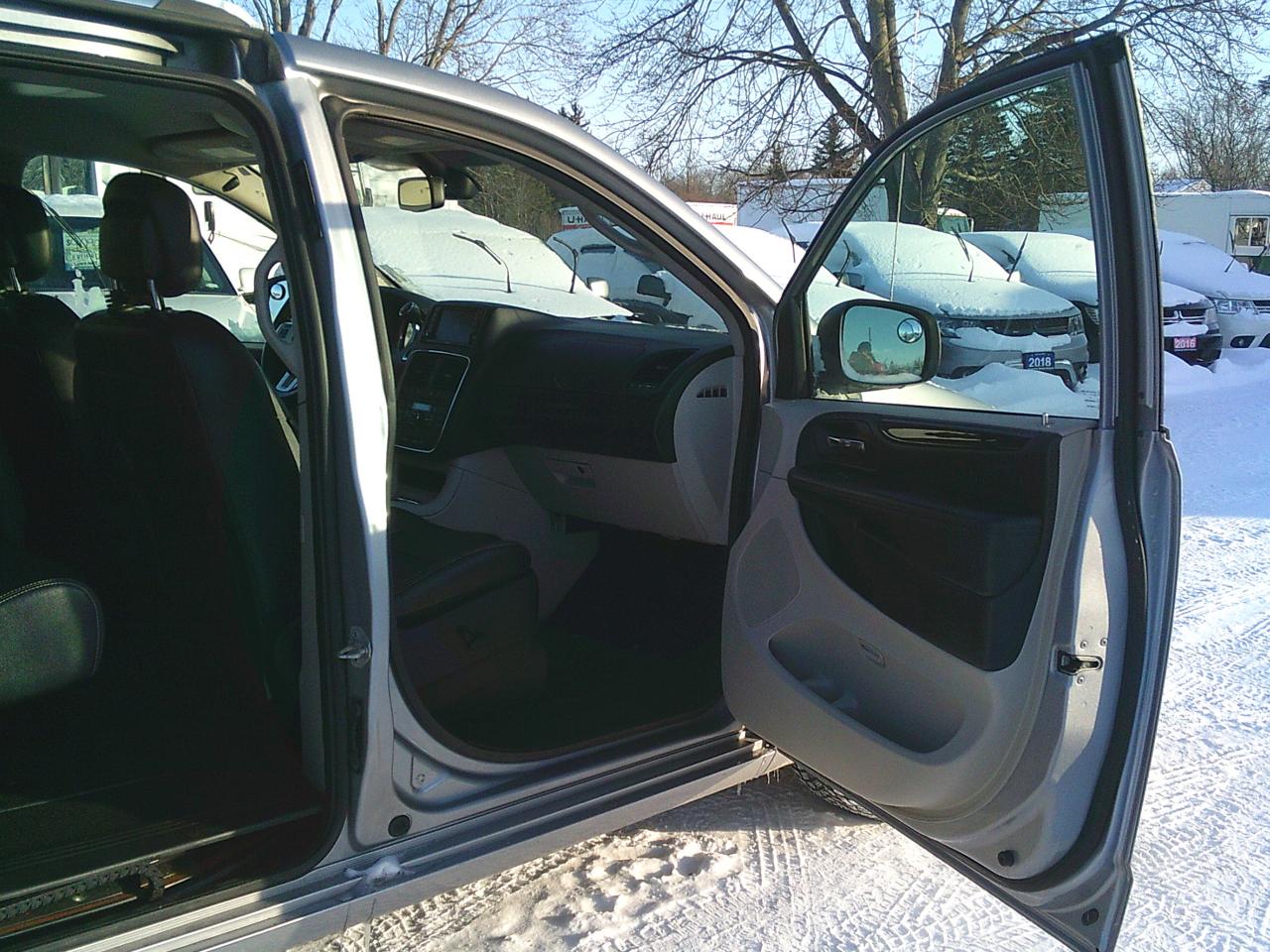 2018 Dodge Grand Caravan Crew Plus Stow N Go Photo