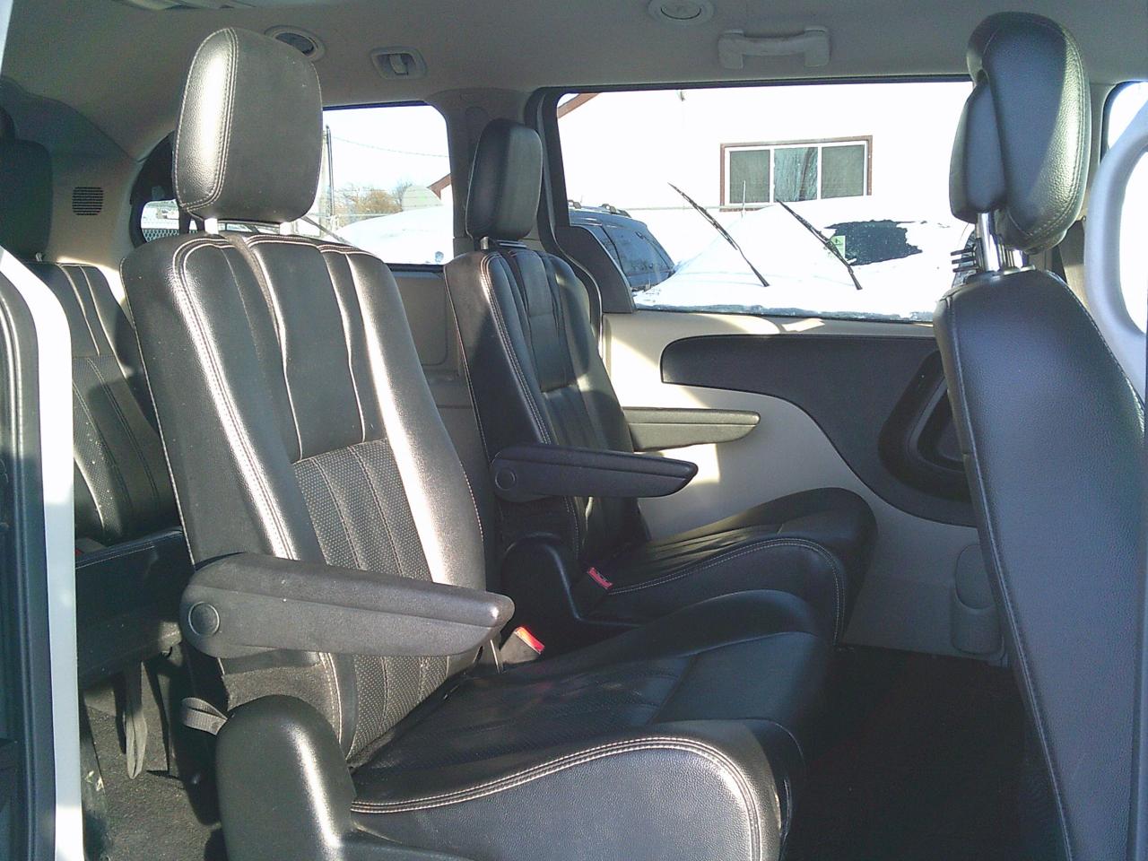 2018 Dodge Grand Caravan Crew Plus Stow N Go Photo