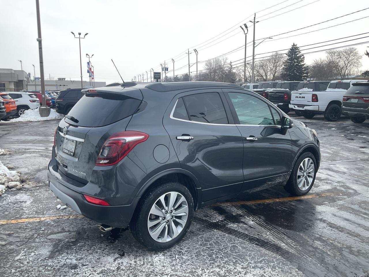 2018 Buick Encore LOW KM / GAS SAVER / CARPLAY / KEYLESS START Photo