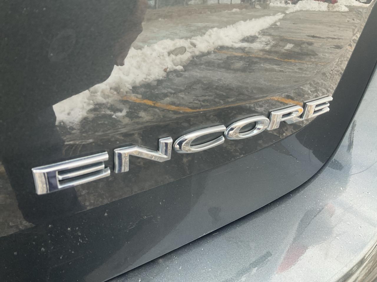 2018 Buick Encore LOW KM / GAS SAVER / CARPLAY / KEYLESS START Photo