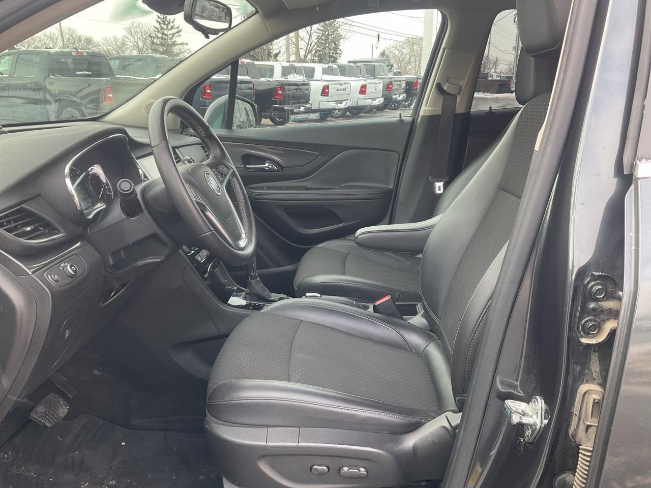 2018 Buick Encore LOW KM / GAS SAVER / CARPLAY / KEYLESS START Photo