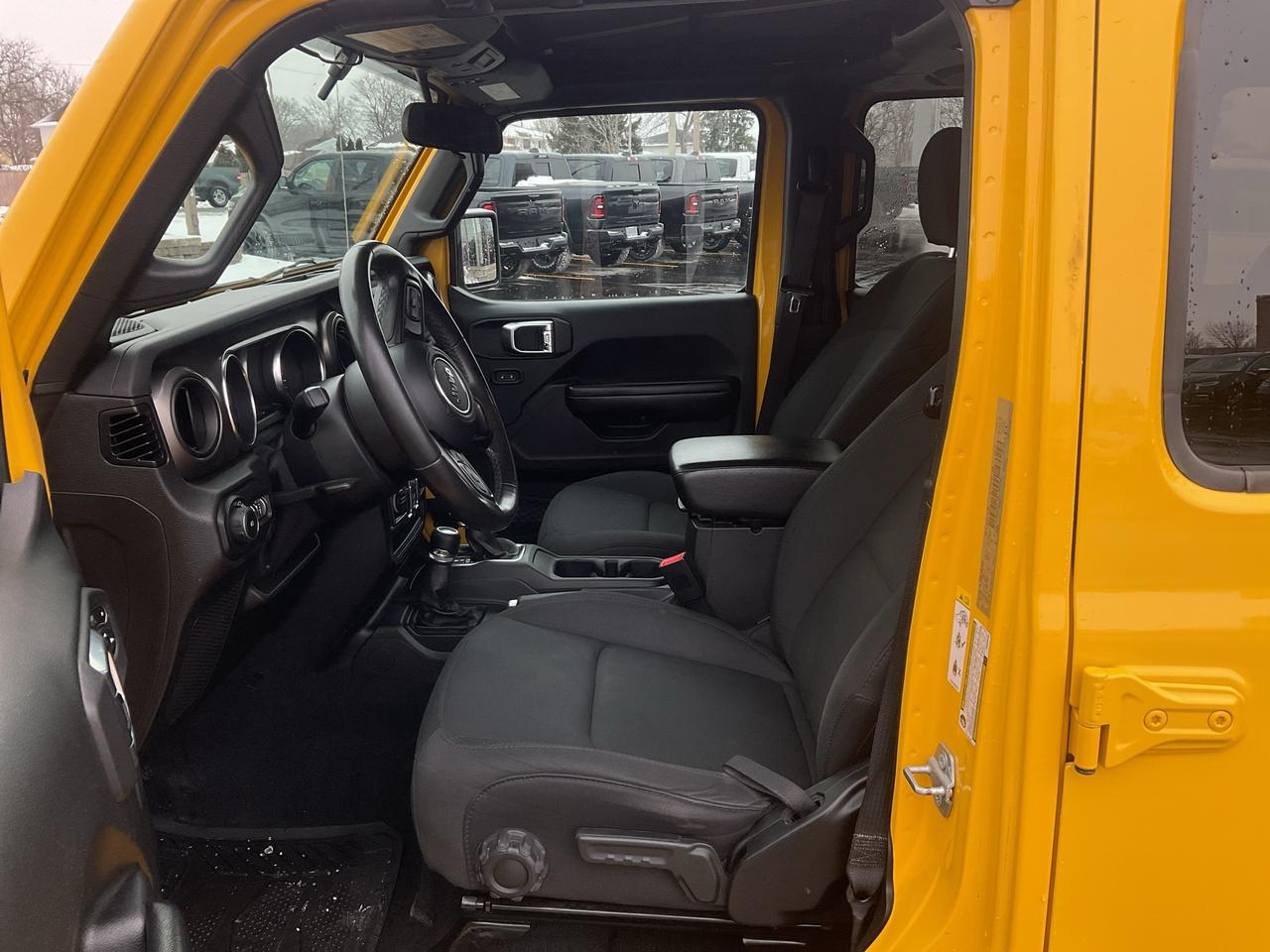 2019 Jeep Wrangler V6 / CARPLAY / TECHNOLOGY GROUP / CLEAN CARFAX Photo