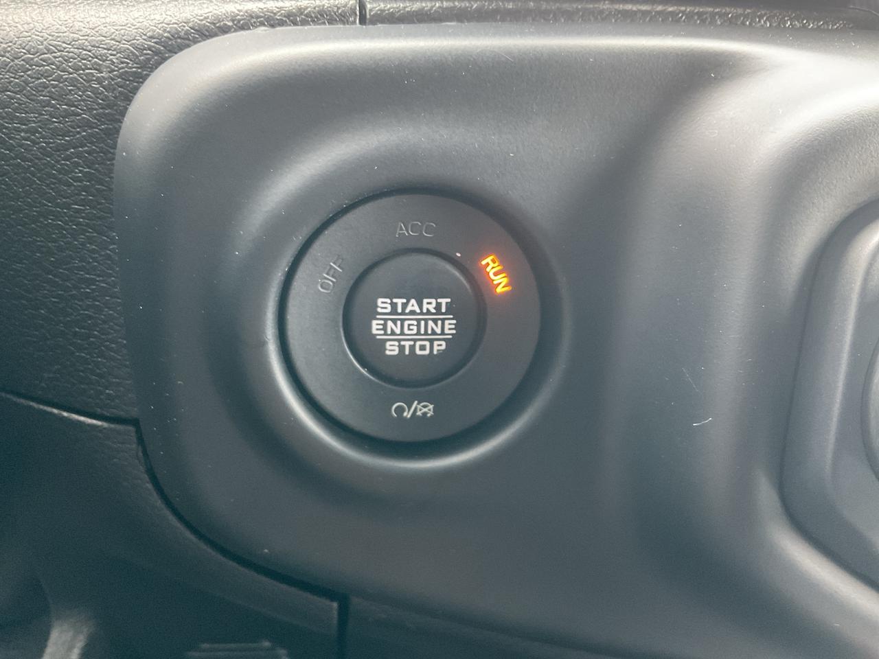 2019 Jeep Wrangler V6 / CARPLAY / TECHNOLOGY GROUP / CLEAN CARFAX Photo