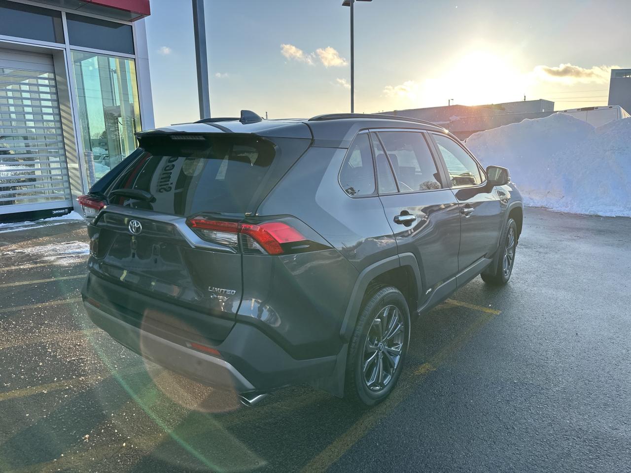 2025 Toyota RAV4 Hybrid Limited Photo4