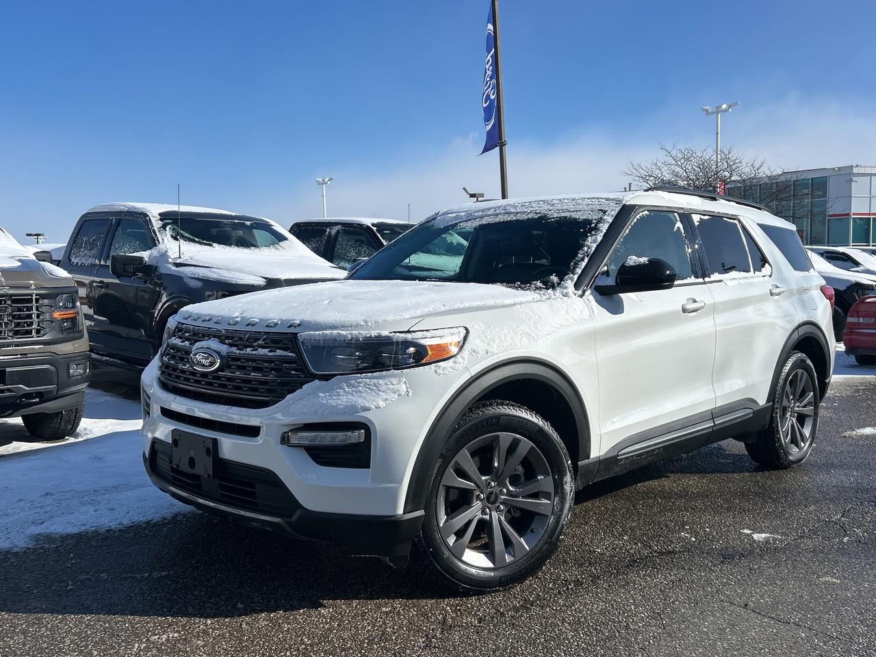 2023 Ford Explorer XLT Photo0