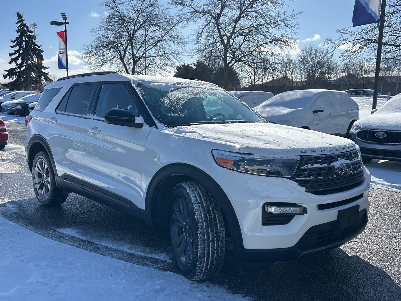 2023 Ford Explorer XLT Photo2