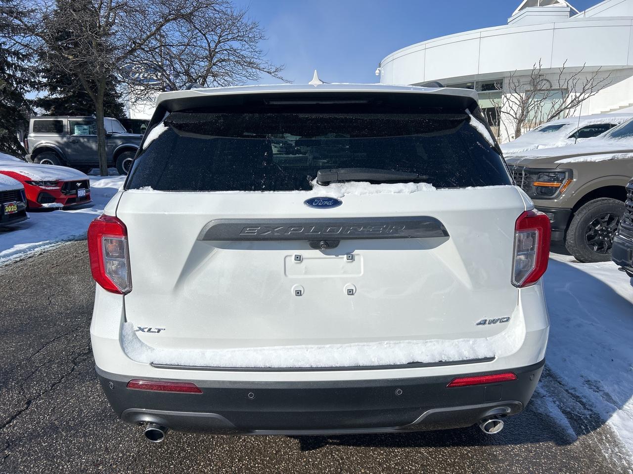 2023 Ford Explorer XLT Photo4