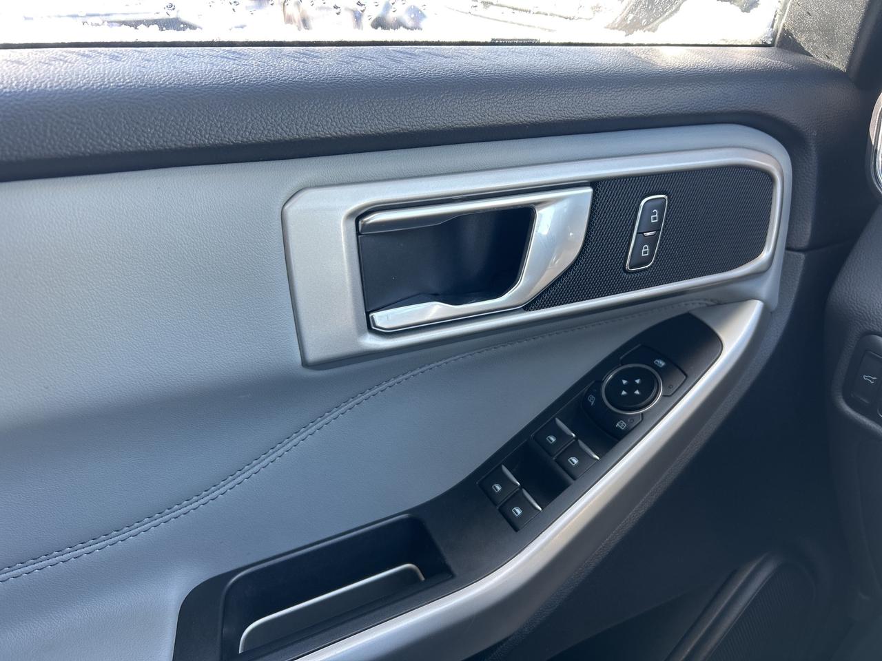 2023 Ford Explorer XLT Photo