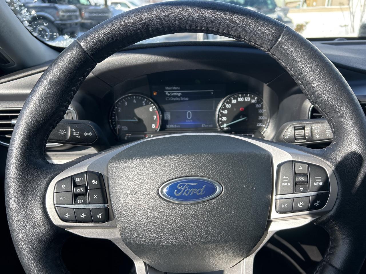 2023 Ford Explorer XLT Photo