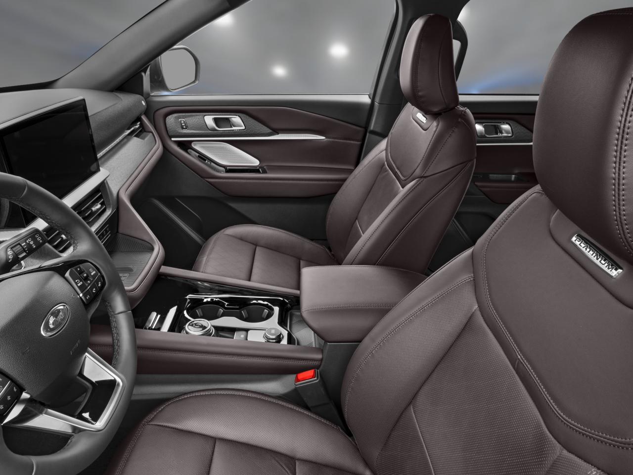 2026 Ford Explorer Platinum Photo4