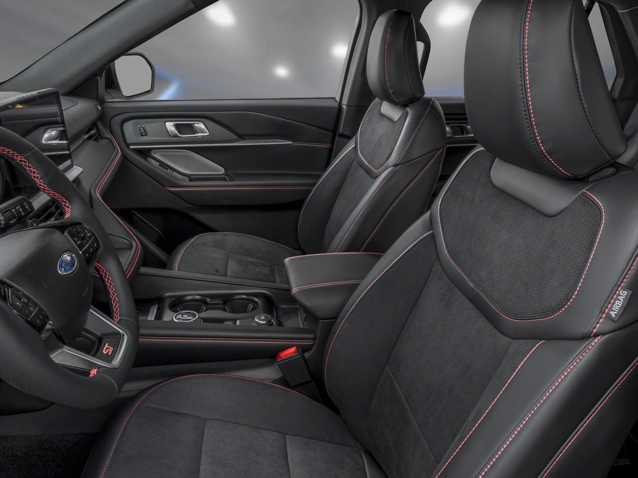 2026 Ford Explorer ST Photo4