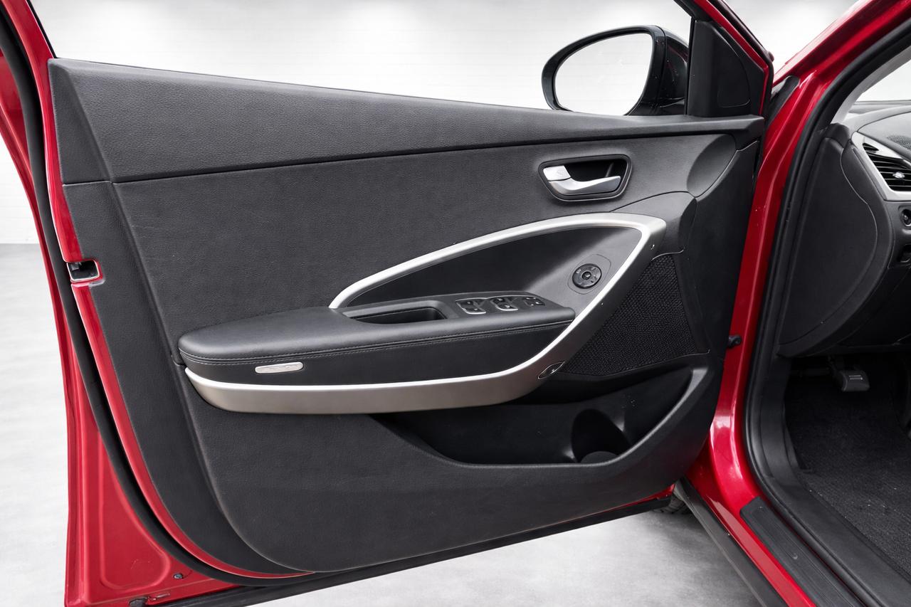 2015 Hyundai Santa Fe XL AWD 4dr 3.3L Auto Premium Photo