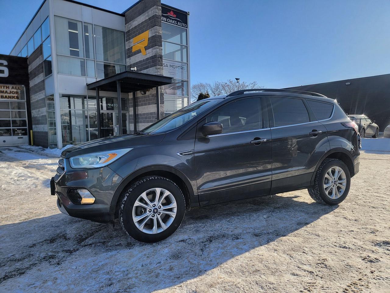 2018 Ford Escape SEL | 4WD | 2.0 | LOADED | CLEAN Photo4
